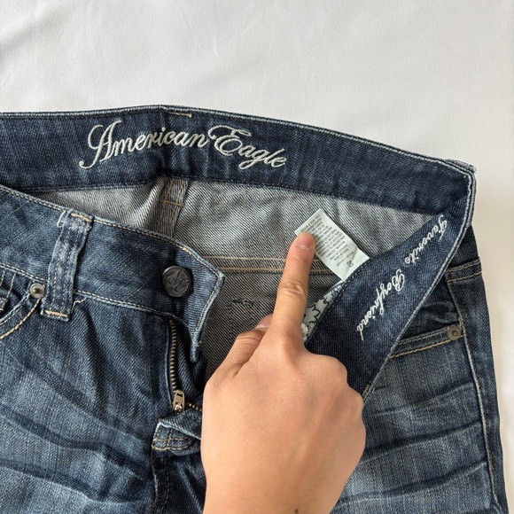 AE “Favorite Boyfriend” jeans (size 2, short) - Picture 4 of 6
